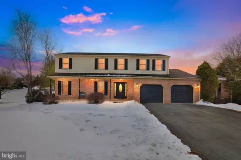 4744 Welby Dr, Schnecksville, PA 18078