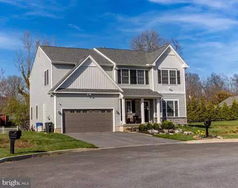63 Oxford Ridge Ct, Coopersburg, PA 18036