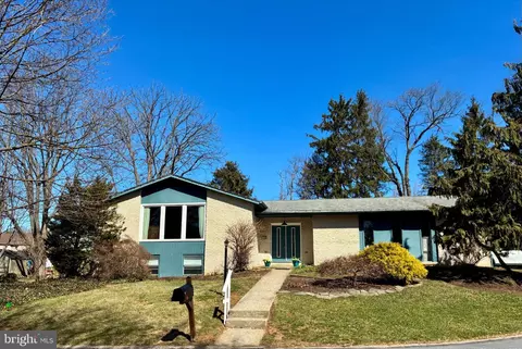 1989 Forest Ln, Allentown, PA 18103