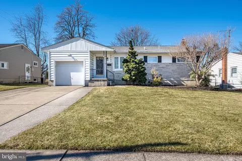 2203 Allwood Dr, Bethlehem, PA 18018