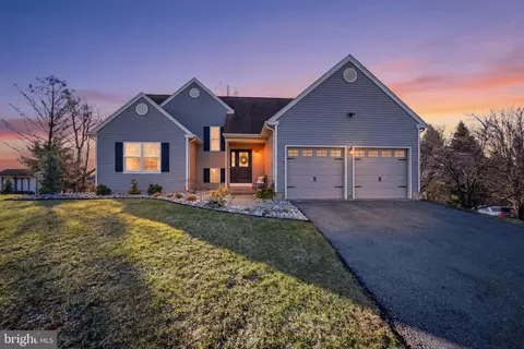 3220 Carbon St, Whitehall, PA 18052