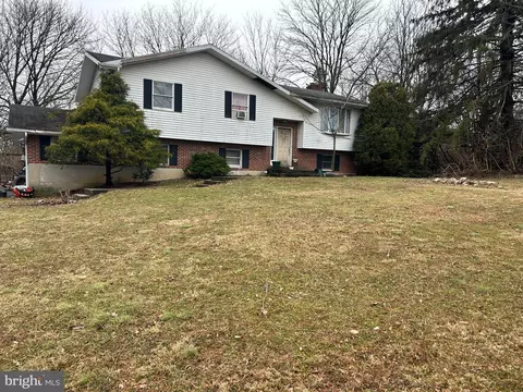 4361 Wolfs Crossing Rd, Orefield, PA 18069