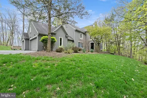 6688 Haasadahl Rd, Allentown, PA 18106