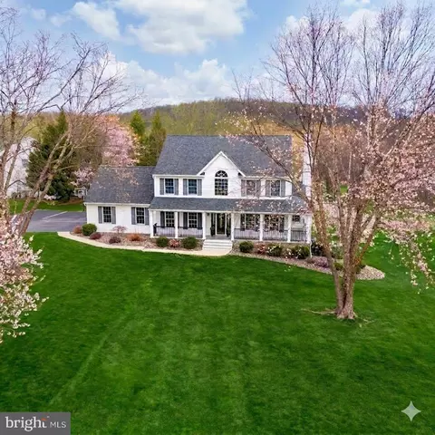 4801 Meadowview Ter, Zionsville, PA 18092