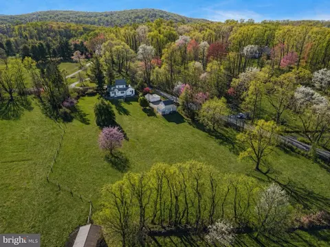 2016 Stonesthrow Rd, Bethlehem, PA 18015