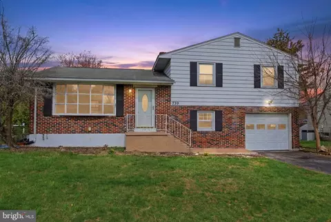 739 Henry Dr, Emmaus, PA 18049