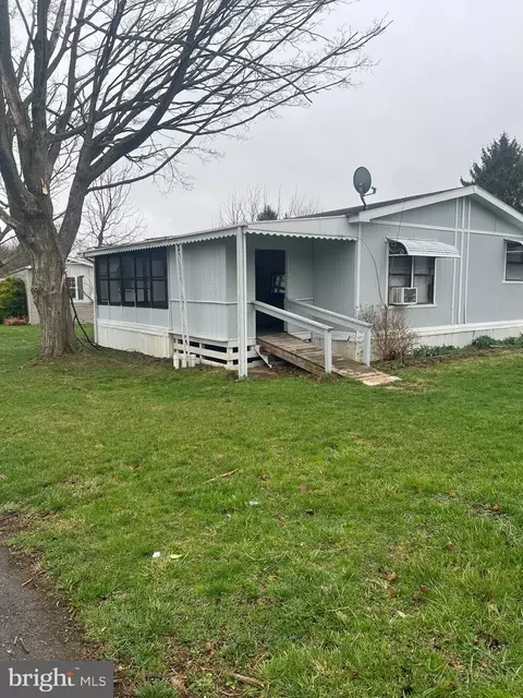 8772 Breinig Run Cir, Breinigsville, PA 18031
