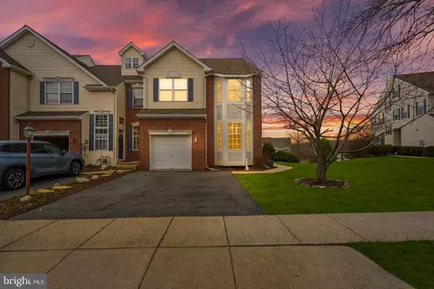 5261 Dartmouth Dr, Macungie, PA 18062