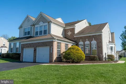 5284 High Vista Dr, Orefield, PA 18069