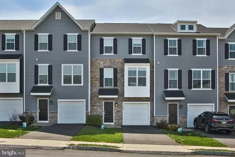4940 Brookside Ct, Coopersburg, PA 18036