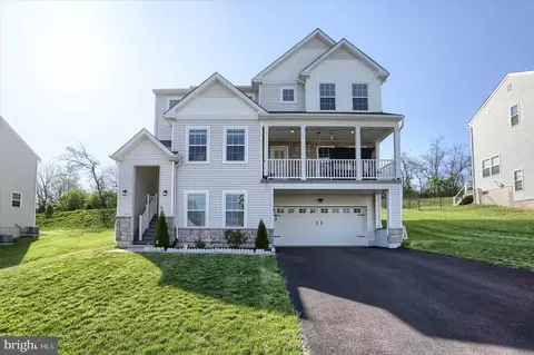 5044 Bellflower Dr, Schnecksville, PA 18078