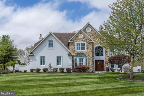 7637 Longwood Dr, Orefield, PA 18069
