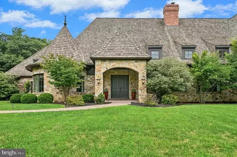 2214 N Melrose Ln, Bethlehem, PA 18015