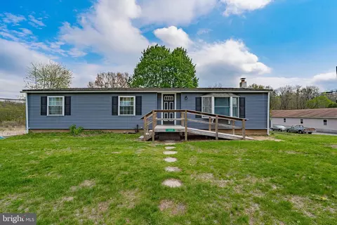 3310 Friedens Rd, Slatington, PA 18080