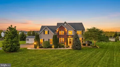 2255 Redwood Dr, Slatington, PA 18080
