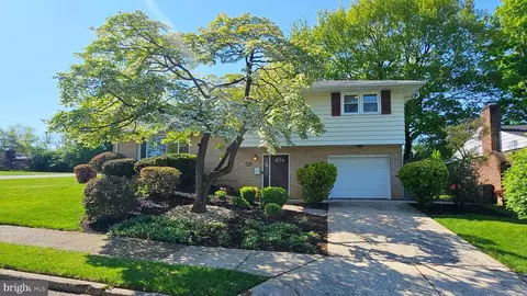 1605 Lois Ln, Bethlehem, PA 18018