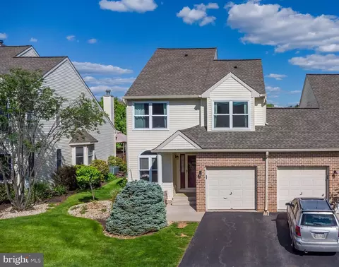323 Surrey Pl, Macungie, PA 18062