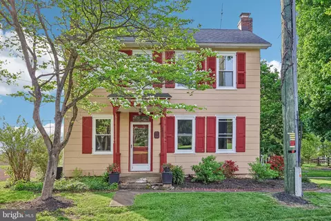 8893 Longswamp Rd, Alburtis, PA 18011