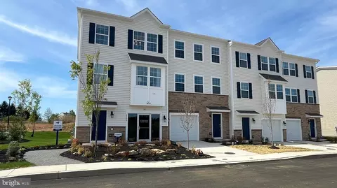8215 Brodie Ct, Breinigsville, PA 18031