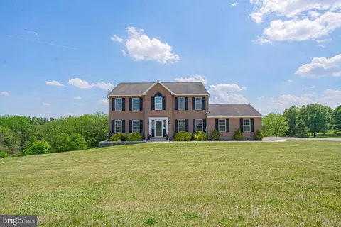 385 Farmington Rd, Breinigsville, PA 18031