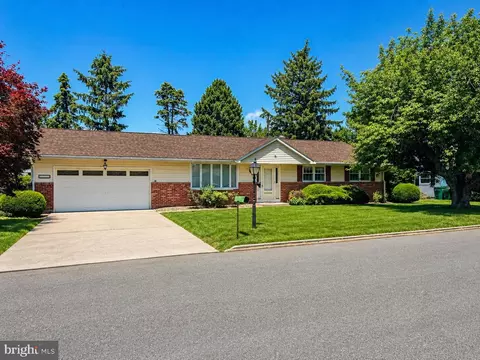 7515 Woodbine Rd, Macungie, PA 18062
