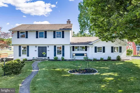 3146 Club Dr, Allentown, PA 18103