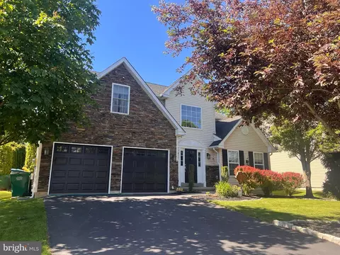 6840 Scenic View Dr, Macungie, PA 18062