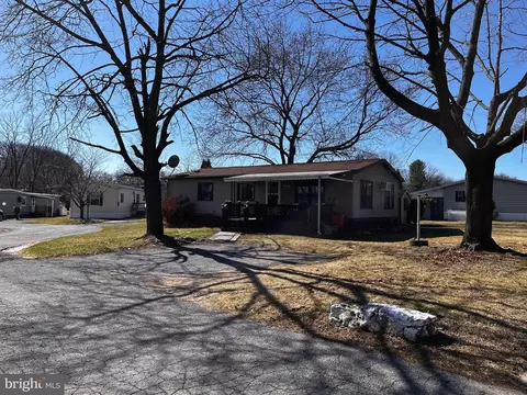 8955 Breinig Run Cir, Breinigsville, PA 18031