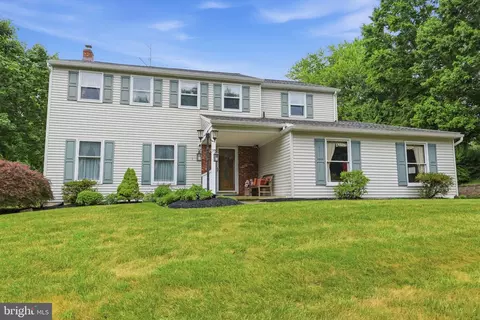 5712 Nina Cir, Coopersburg, PA 18036