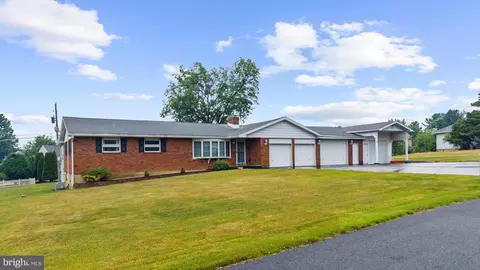 5824 Holiday Dr, Allentown, PA 18104