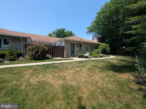 5634 Merion Ln, Macungie, PA 18062