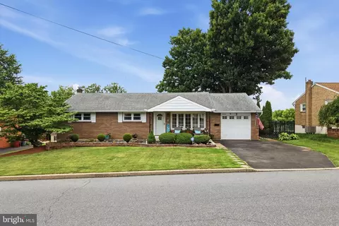 3132 S 6th Ave, Whitehall, PA 18052