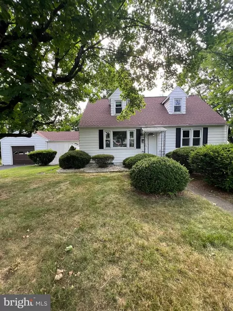 6854 N Main St, Coopersburg, PA 18036