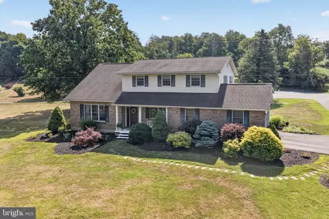 4124 Lawton Ct, Schnecksville, PA 18078