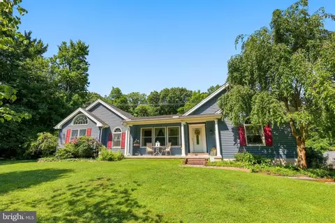 6609 Crown Ln, Zionsville, PA 18092