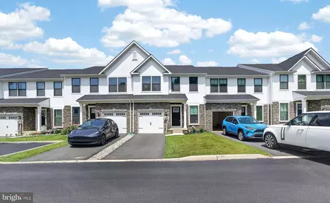 1047 Watson Ct, Fogelsville, PA 18051