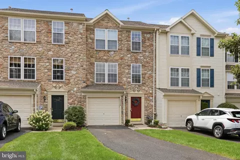 4546 Jasmine Dr, Center Valley, PA 18034