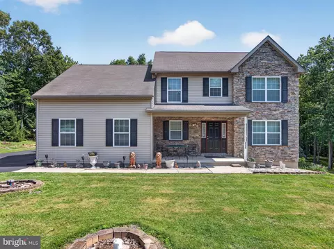 2199 Acorn Ct, Slatington, PA 18080
