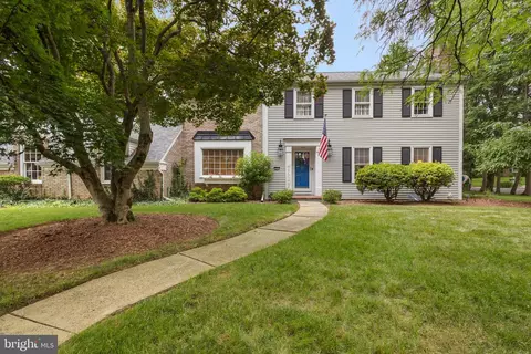 2898 Fairfield Dr, Allentown, PA 18103