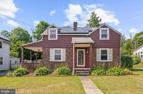 5732 Main St, Center Valley, PA 18034