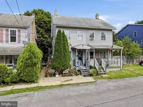 439 S Walnut St, Slatington, PA 18080