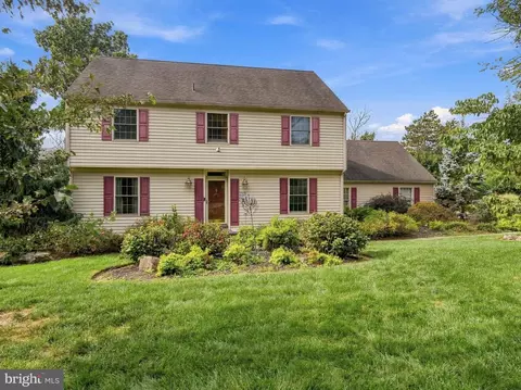 4454 Farm Dr, Allentown, PA 18104