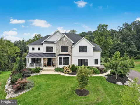 2505 Stonewall Dr, Center Valley, PA 18034