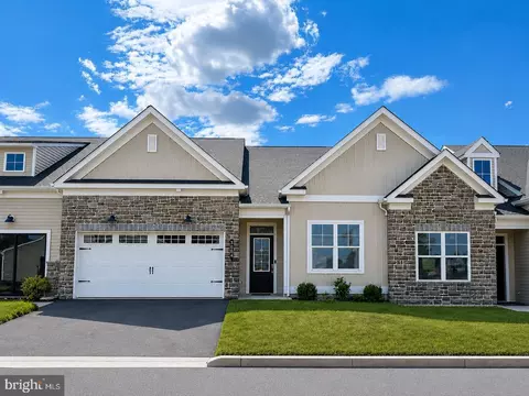 3106 Grantarthur Ct, Whitehall, PA 18052
