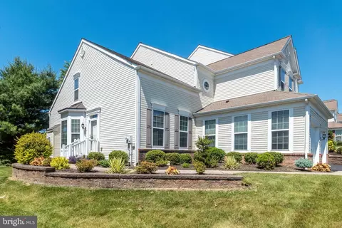 1824 Emerald Dr, Orefield, PA 18069