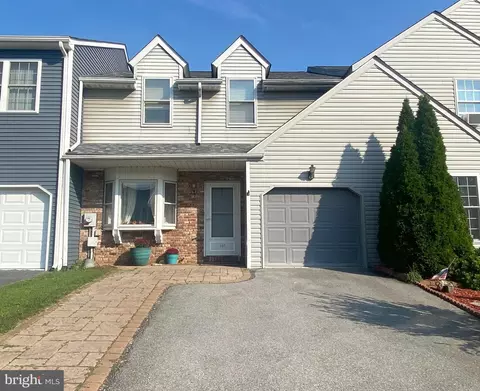 107 Brookfield Dr, Macungie, PA 18062