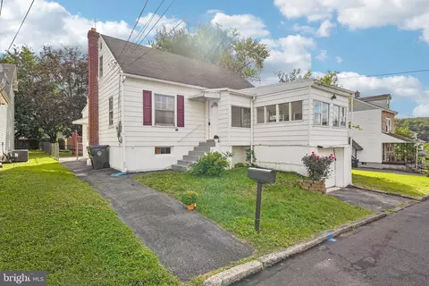 1325 Byfield St, Allentown, PA 18103
