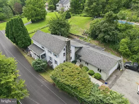 3408 Oak Hill Rd, Emmaus, PA 18049