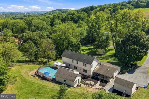 1255 Clearview Rd, Coplay, PA 18037