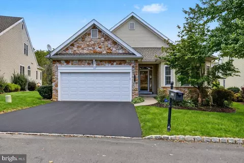 5086 Valley Stream Ln, Macungie, PA 18062